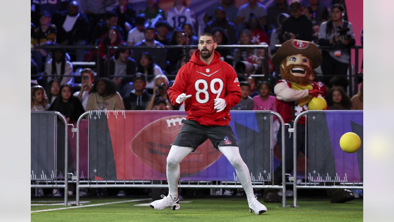 Baltimore Ravens tight end Mark Andrews (89) warms up prior to an