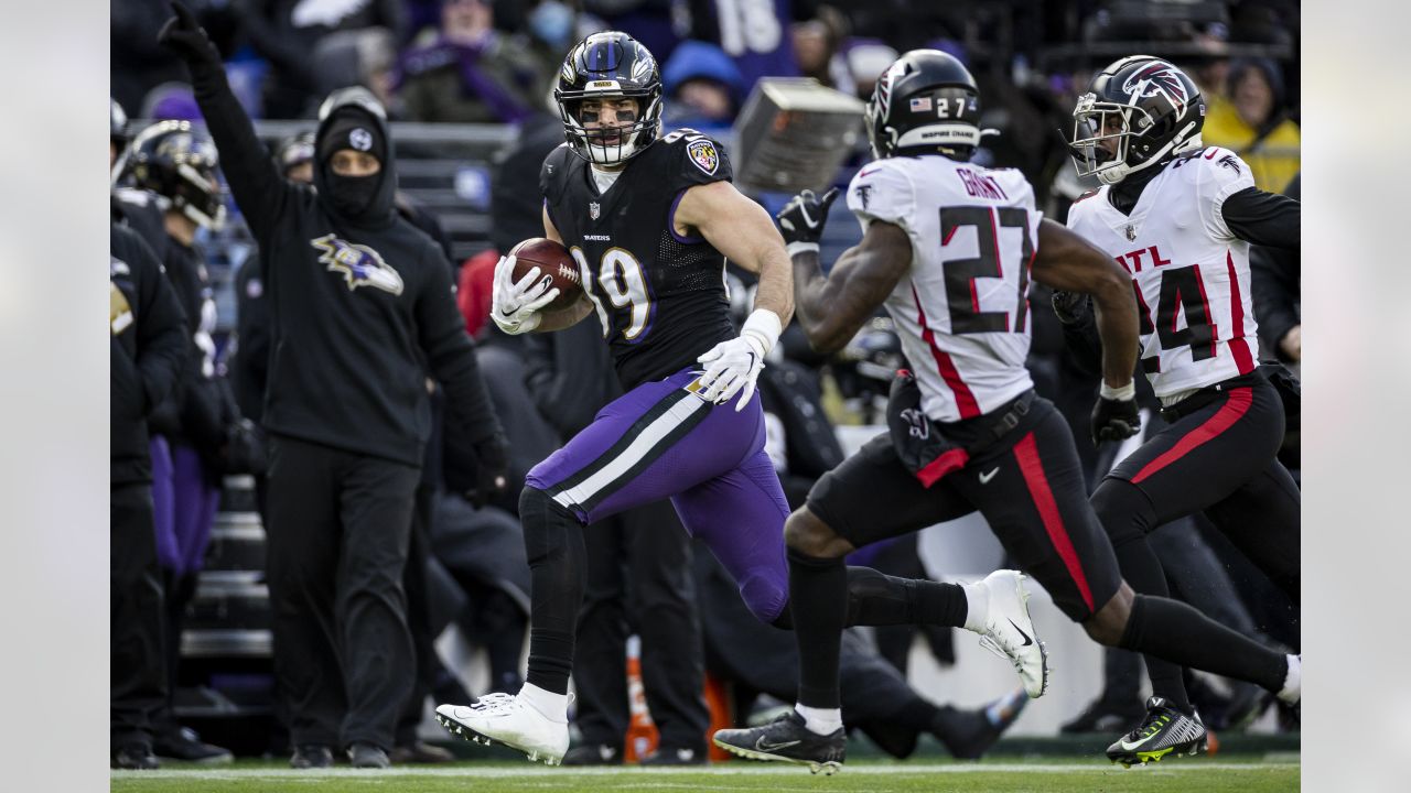 Mark Andrews body slams Commanders DB during joint practice  Yardbarker