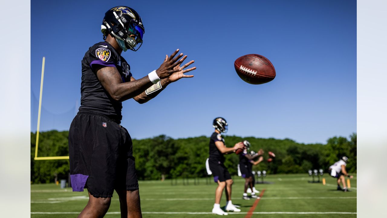 Lamar Jackson Looks JACKED 