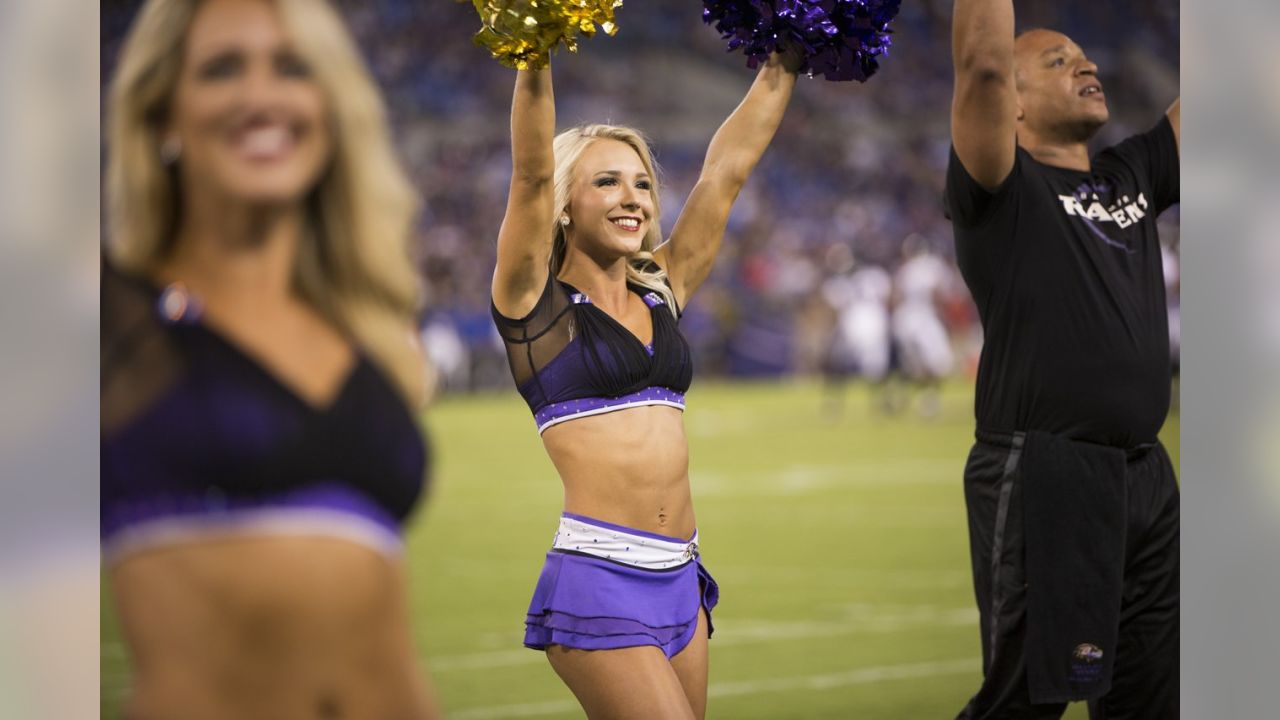 The Ravens' cheerleader and her telltale waistline - Los Angeles Times