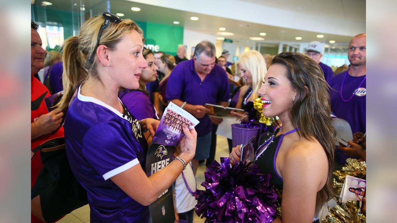 Purple Friday Caravan﻿ surprises students, gets Flock revved up