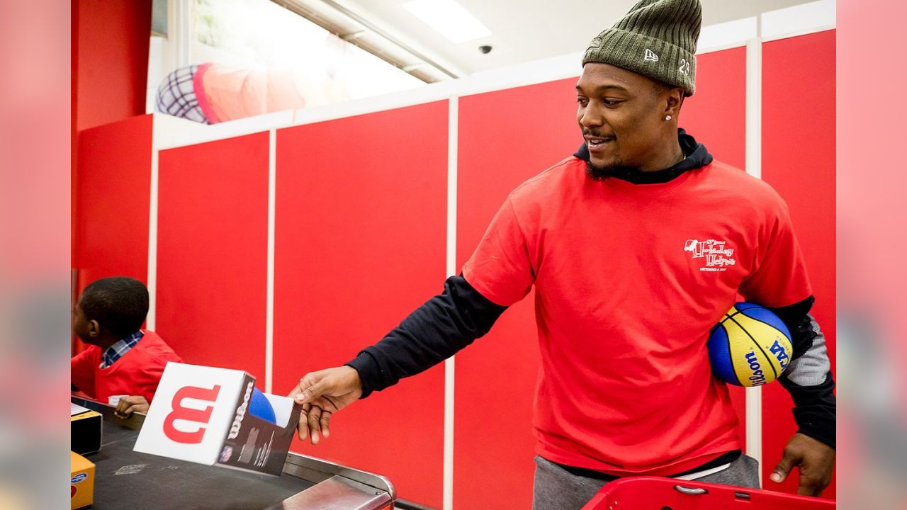 Brandon Carr & Team Bring Kids on a Holiday Shopping Spree