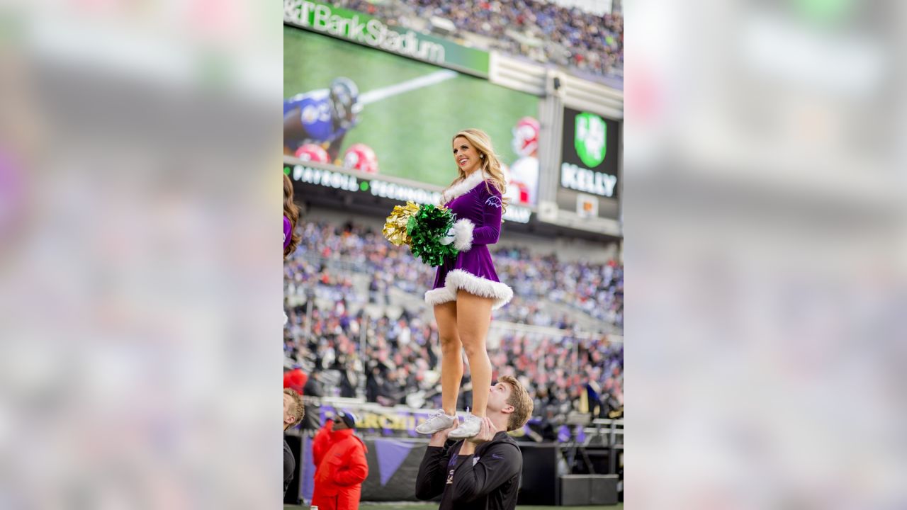 Photo: Ravens cheerleaders in holiday outfits perform against