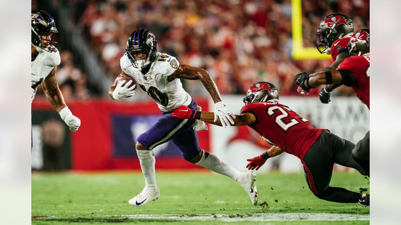 Ravens Vs Bucs Stock Photo, Picture And Royalty Free Image. Image 32296652.