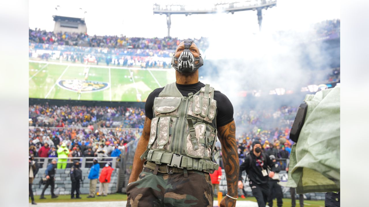 Watch: Terrell Suggs wears Bane mask during entrance