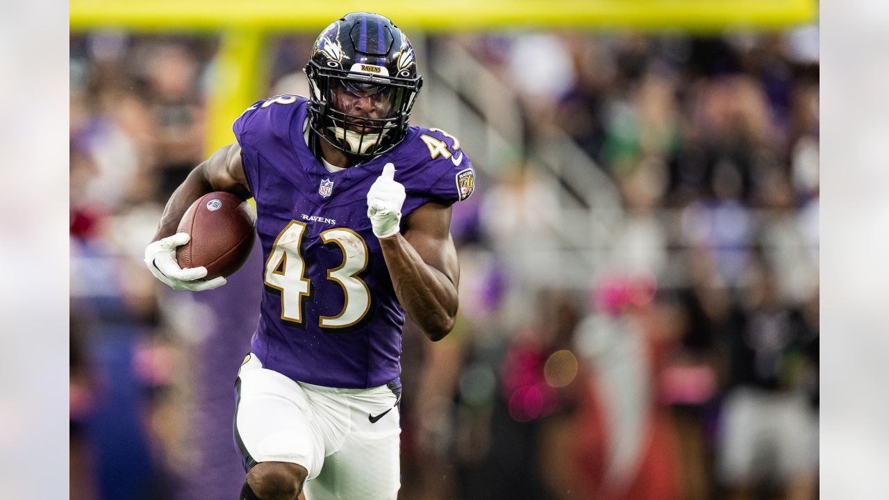 Ravens re-sign RB Justice Hill, S Geno Stone