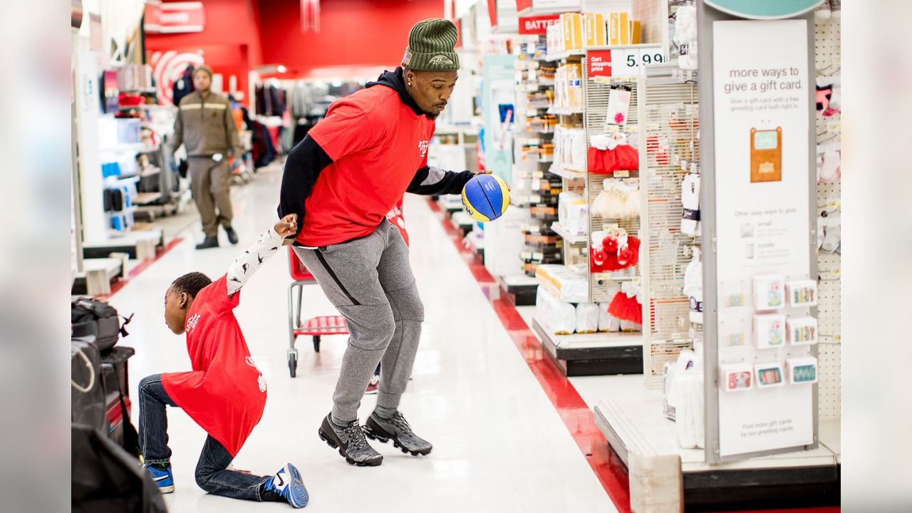 Brandon Carr, Ravens Teammates Take Underserved Kids Holiday Shopping