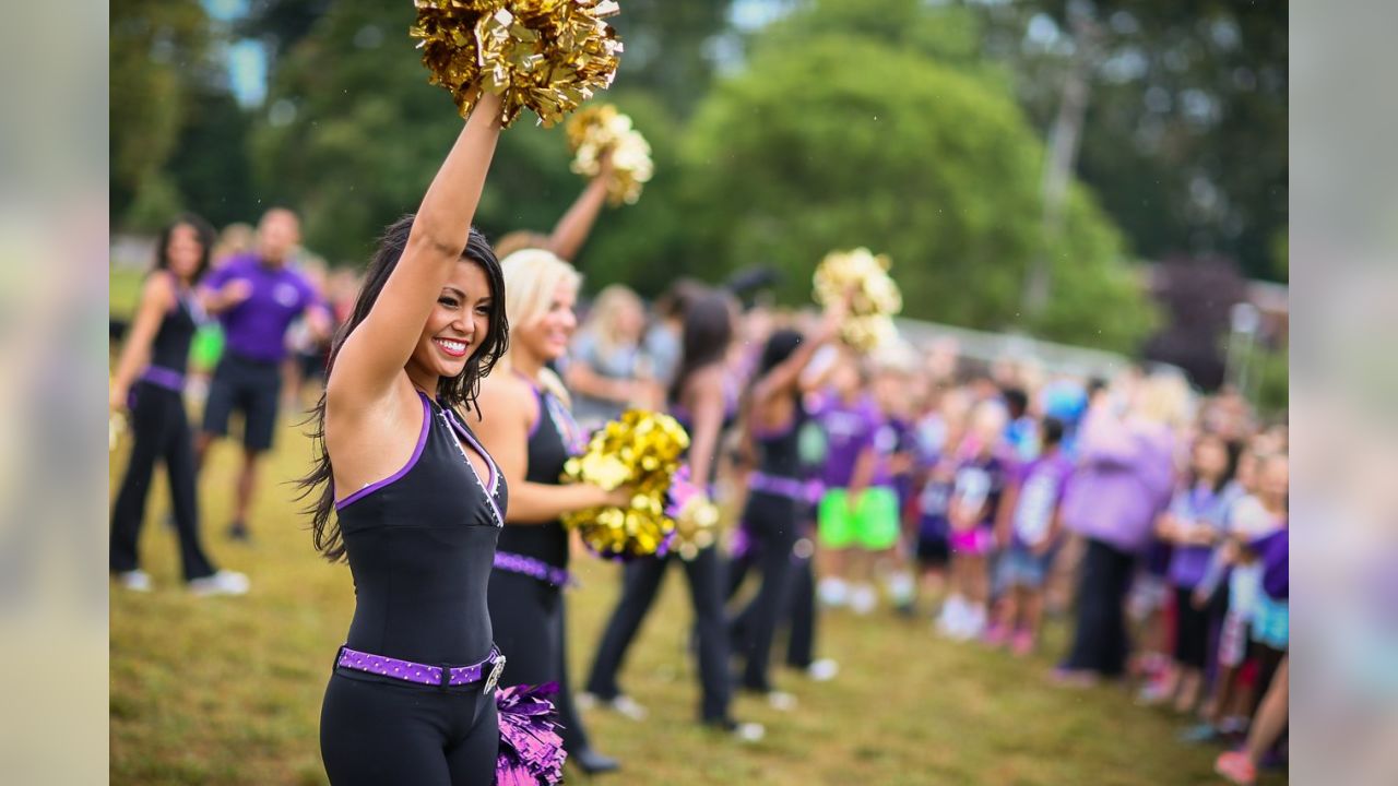 Purple Friday Caravan﻿ surprises students, gets Flock revved up