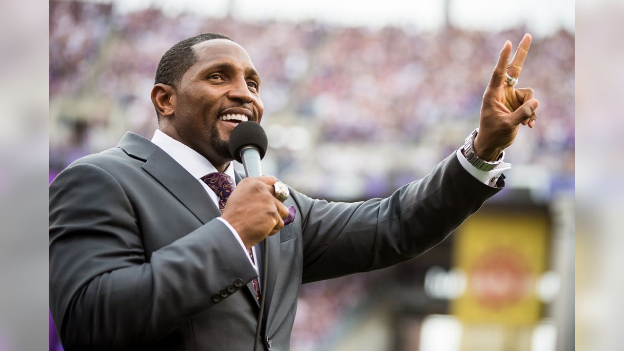Ray Lewis Goes Into Ring Of Honor