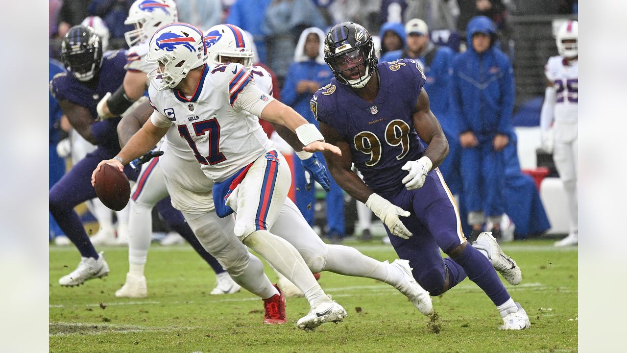 Baltimore Ravens David Ojabo '19 and Odafe Oweh '18 Make a Pass