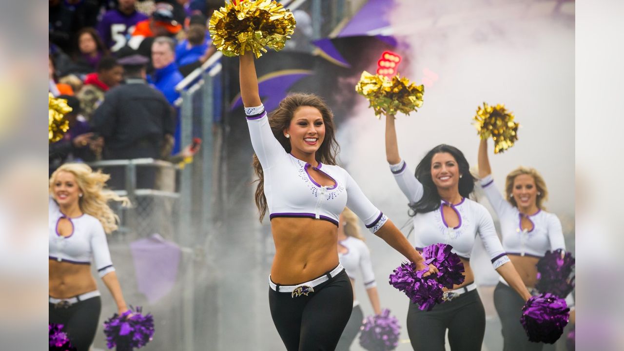 BALTIMORE RAVENS CHEERLEADER, 2004-05 Baltimore Ravens Chee…