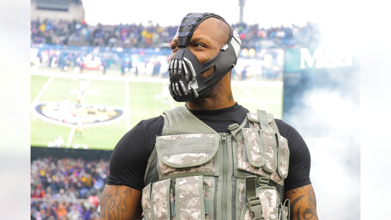 Terrell Suggs makes his entrance in Ravens vs. Steelers in Bane mask