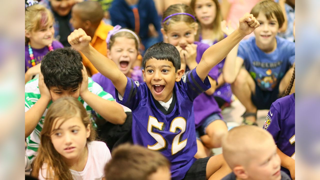 Purple Friday Caravan﻿ surprises students, gets Flock revved up