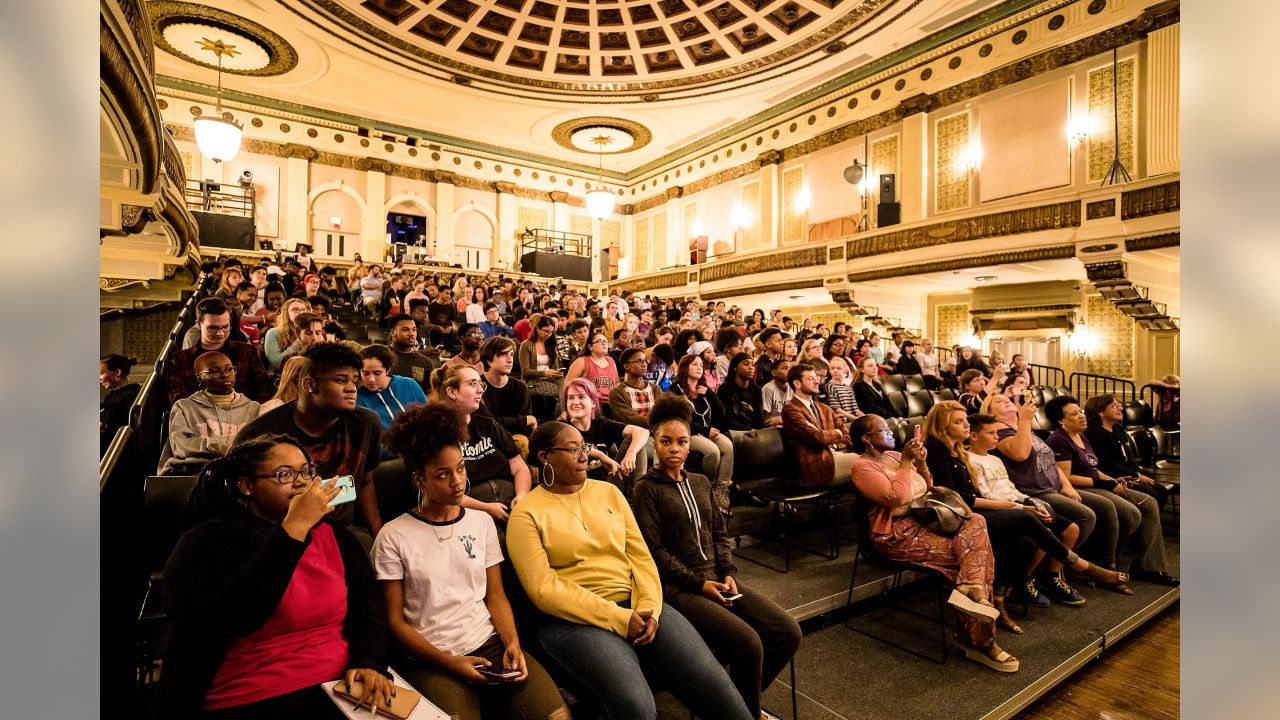 Ravens' Tucker Presents $50,000 to Baltimore School for the Arts