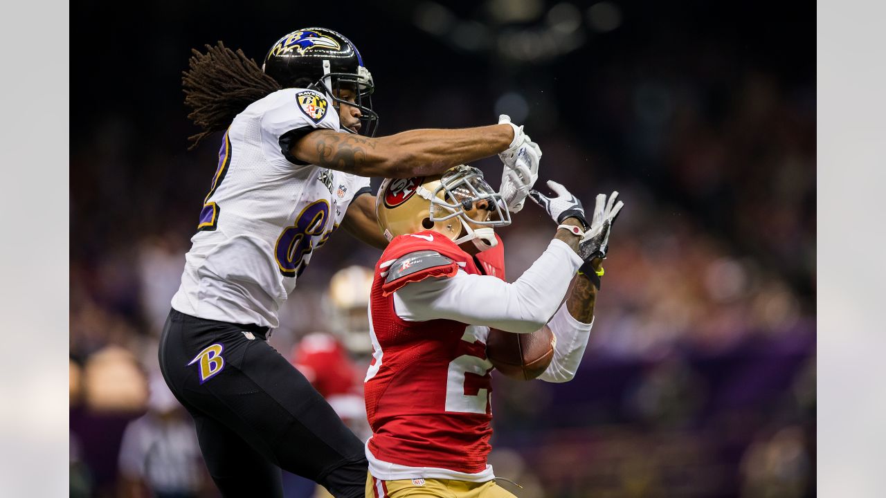 Baltimore Ravens win Super Bowl, defeating San Francisco 49ers, 34-31