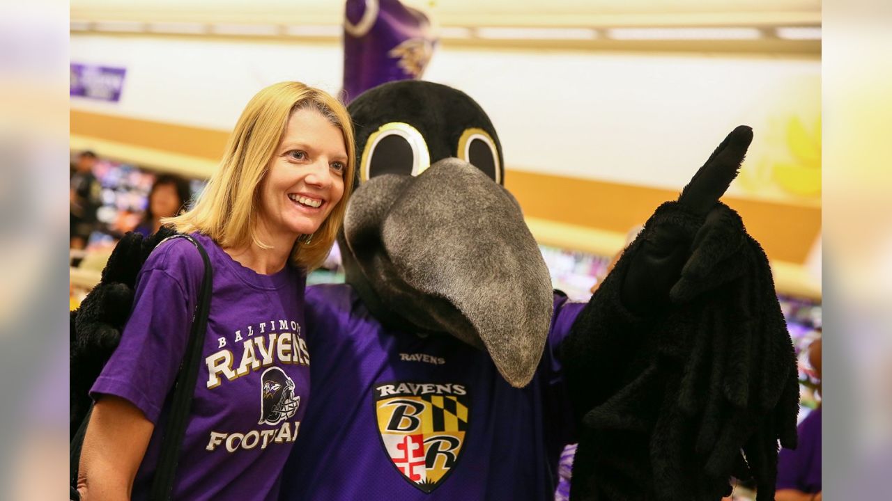 Purple Friday Caravan﻿ surprises students, gets Flock revved up