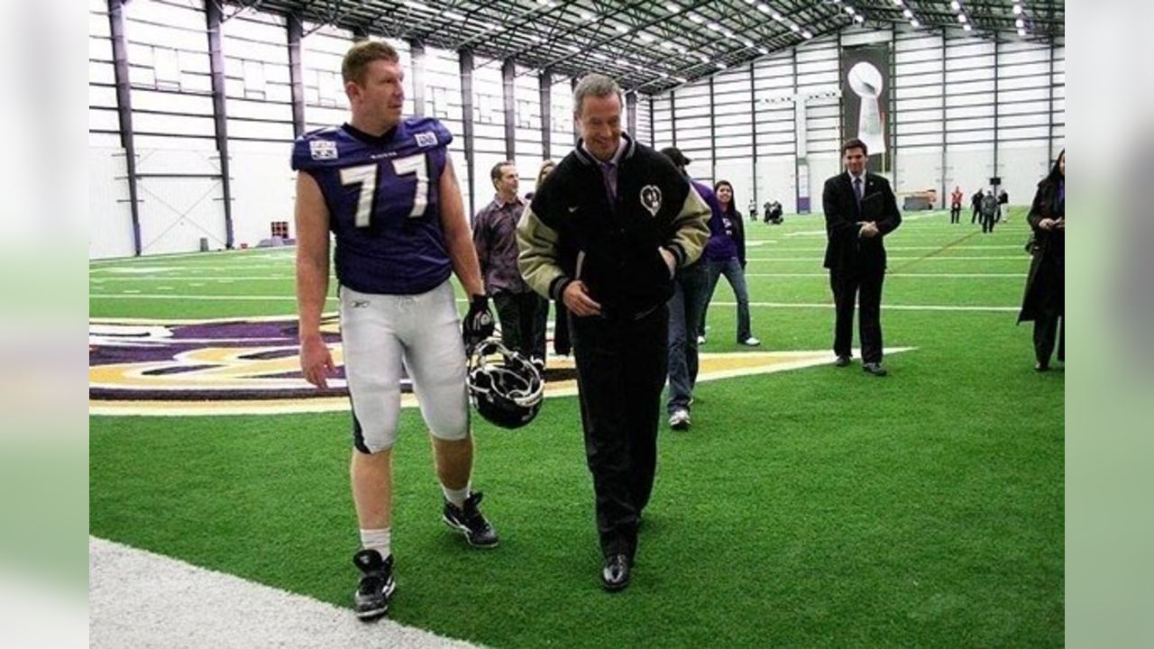 File:Matt Birk Ravens Training Camp August 5, 2009.jpg - Wikipedia