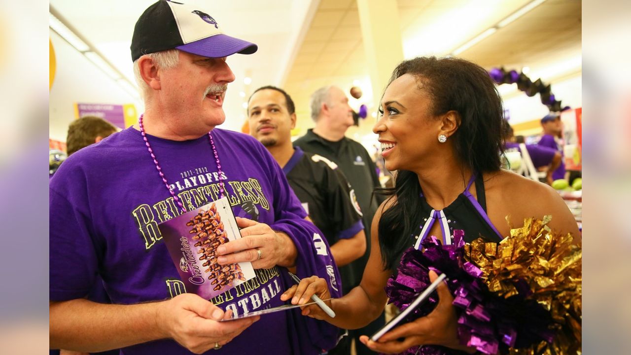 Purple Friday Caravan﻿ surprises students, gets Flock revved up