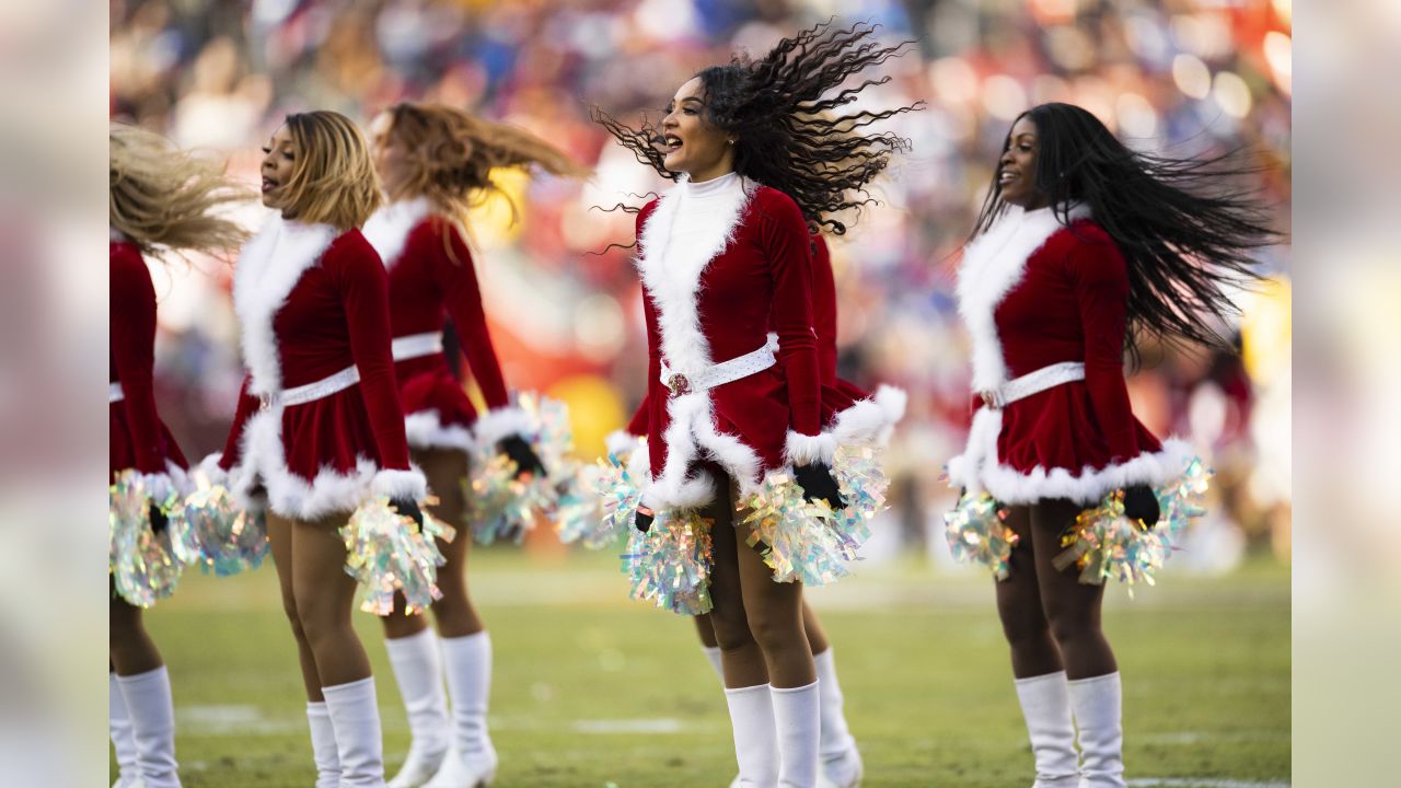 PHOTOS: Cheerleaders, Week 16 vs. Giants