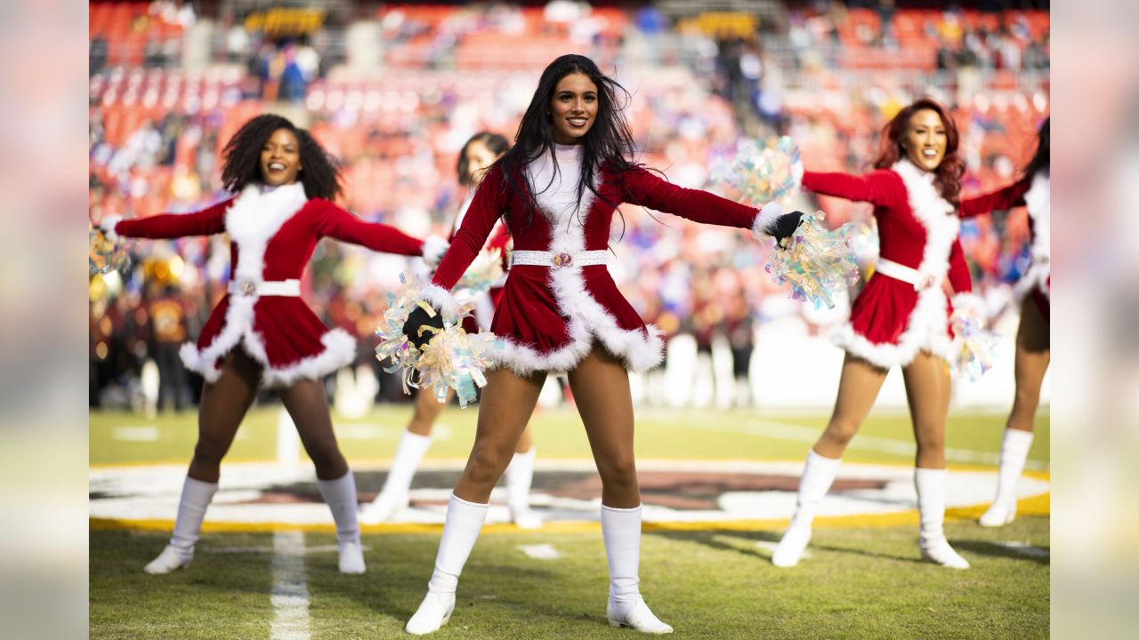 PHOTOS: Cheerleaders, Week 16 vs. Giants