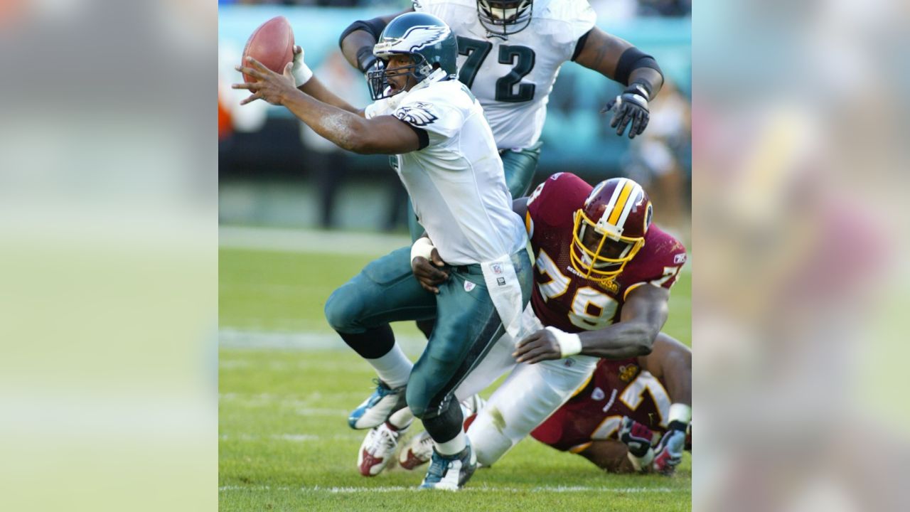 Dallas Cowboys wide receiver Terrell Owens (81) runs after the cartch in  the first quarter against the Philadelphia Eagles at Lincoln Financial  Field in Philadelphia, Pennsylvania, Sunday, November 4, 2007. (Photo by