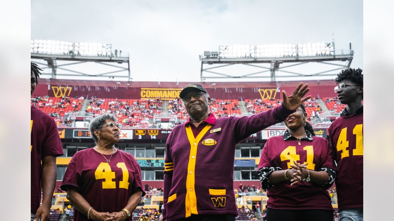 Washington Commanders to induct Mike Bass into Ring of Fame during 2022  season opener