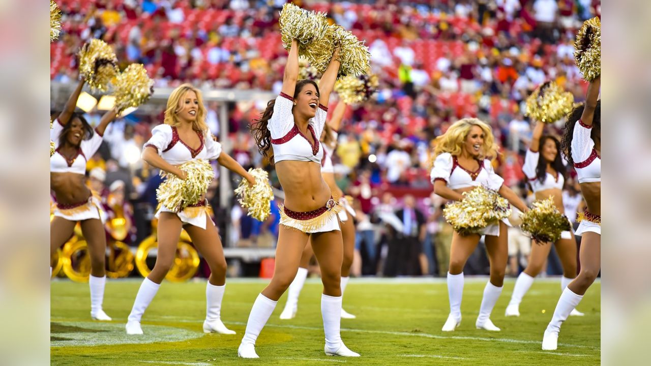 3,105 Washington Redskins Cheerleader Stock Photos, High-Res Pictures, and  Images - Getty Images