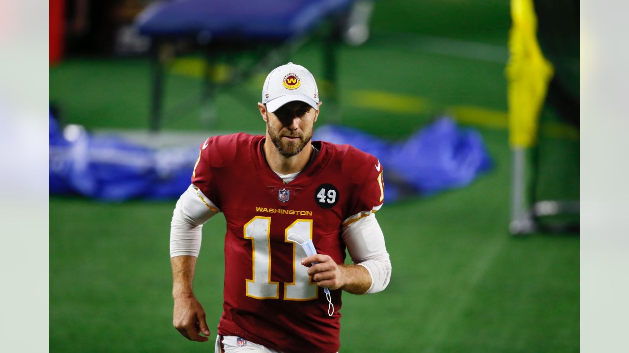 Washington Football Team quarterback Alex Smith (11) warms up before an NFL  football game against the New York Giants, Sunday, Oct. 18, 2020, in East  Rutherford, N.J. (AP Photo/Adam Hunger Stock Photo - Alamy