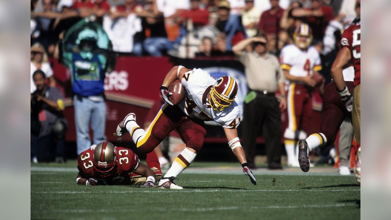 San Francisco, California, USA. 21st Nov, 1988. San Francisco 49ers vs  Washington Redskins at Candlestick Park Monday, November 21, 1988. 49ers  beat Redskins 37-21. San Francisco 49er quarterback Joe Montana passes down