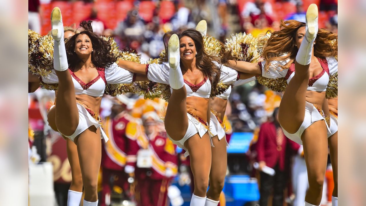 Photo: Redskins' cheerleaders in Washington - WAP20110918325 