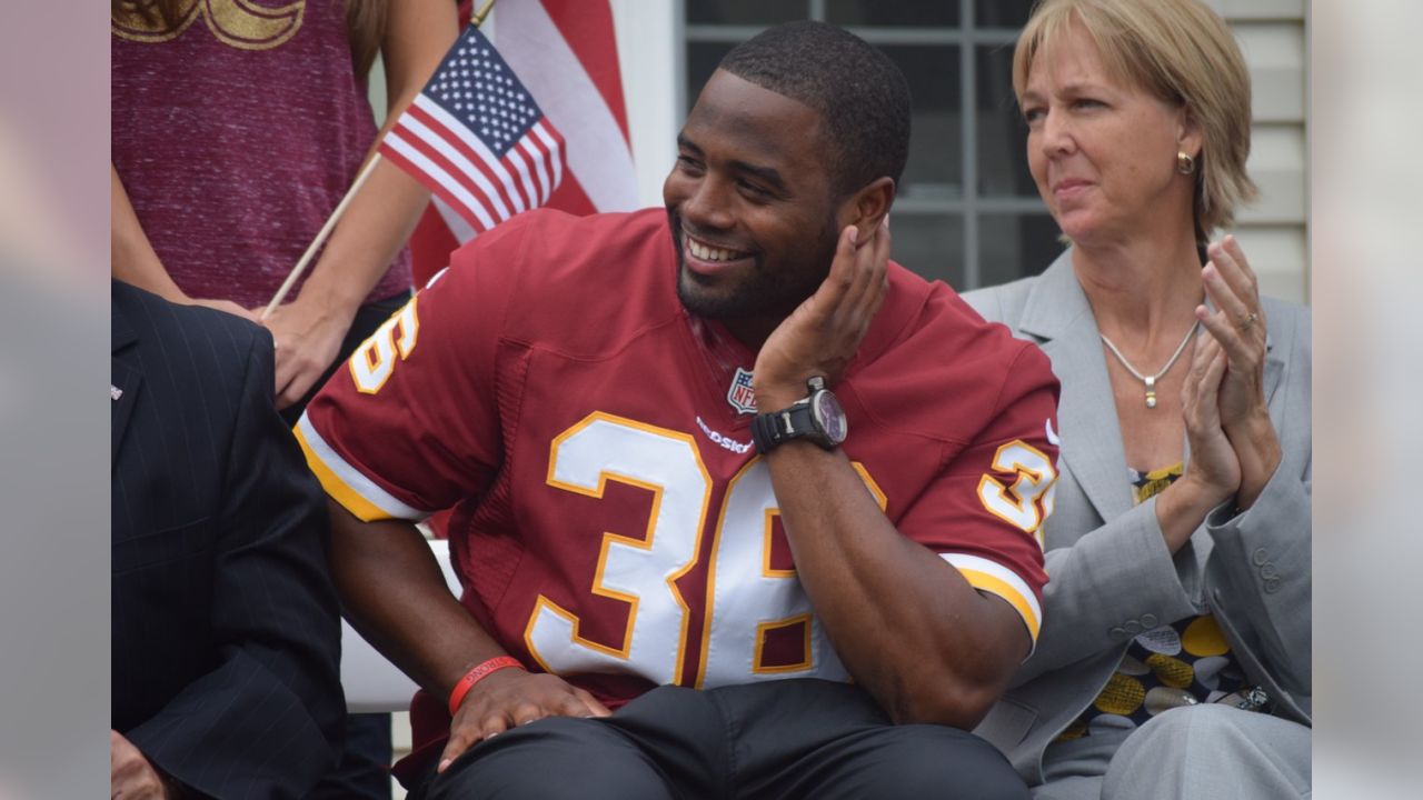 Redskins Give SPC (Ret.) Jay Briseno Jr., USAR A Signed Jersey