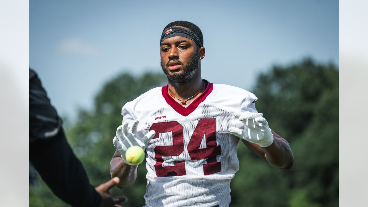 Washington Commanders LB Jamin Davis 'Feels More Like Himself' Heading Into  Second Season - Sports Illustrated Washington Football News, Analysis and  More