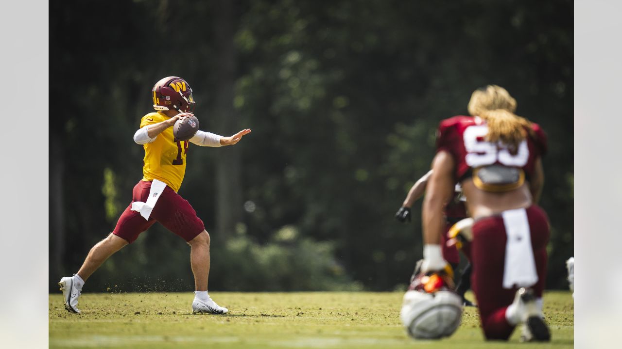 Washington Commanders wide receiver Curtis Samuel (4) catches the ball  during a NFL football practice at the team's training facility, Thursday,  July 27, 2023 in Ashburn, Va. (AP Photo/Alex Brandon Stock Photo - Alamy