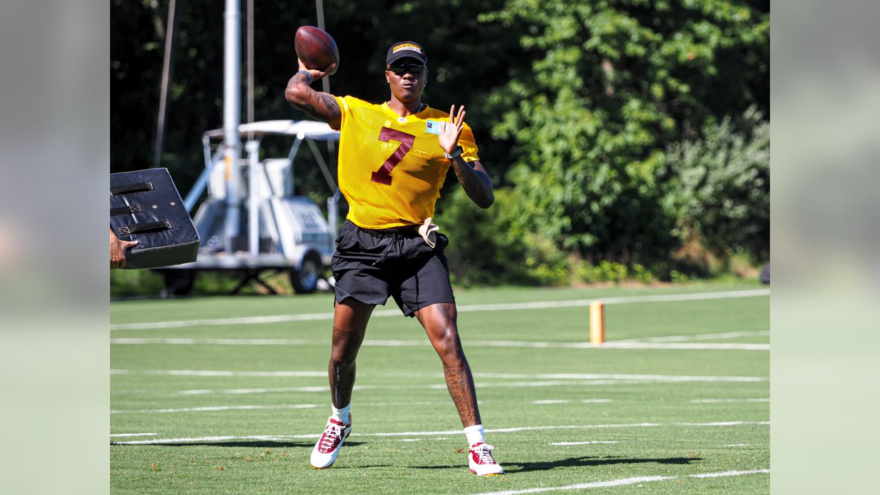 Ashburn, VA, USA. 27th July, 2022. Washington Commanders wide receiver  Terry McLaurin (17) catches a pass during the Washington Commanders  training camp practice at the INOVA Sports Performance Center in Ashburn,  Va.