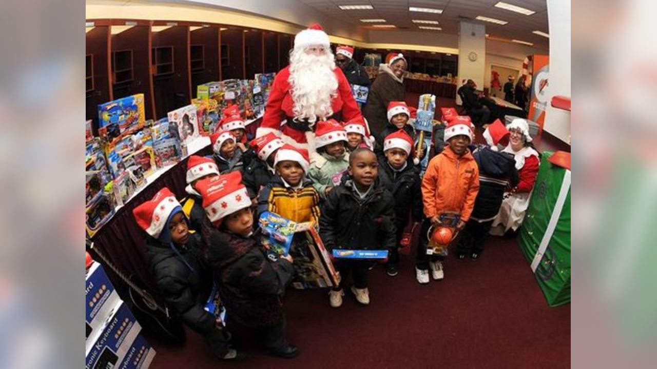 Redskins Santa Shoppe At FedExField