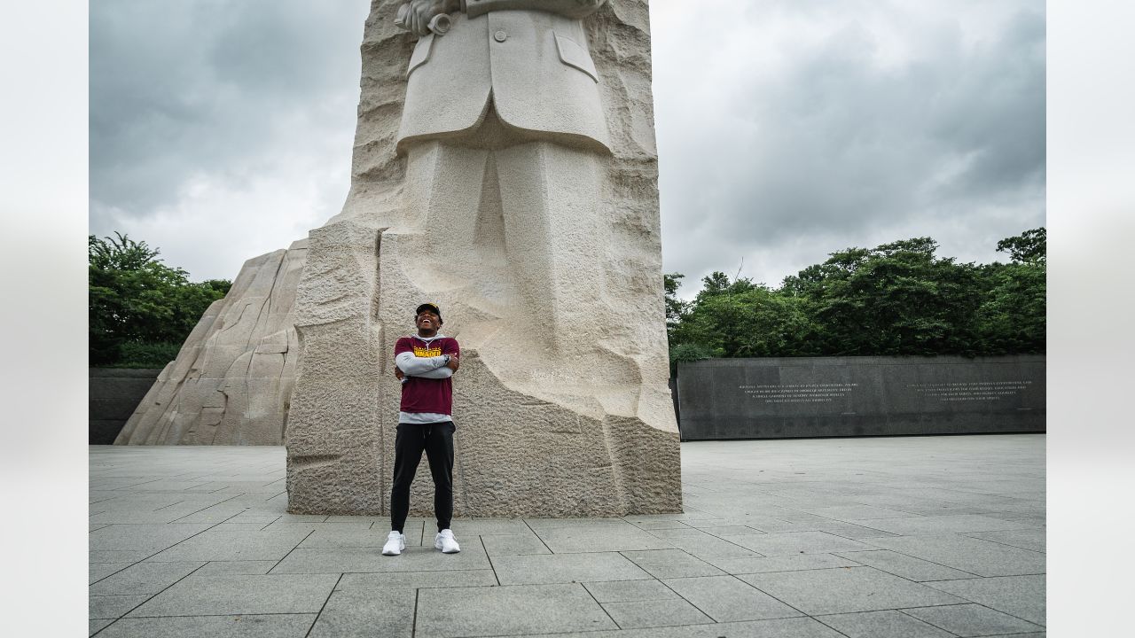 Commanders rookies tour DC landmarks