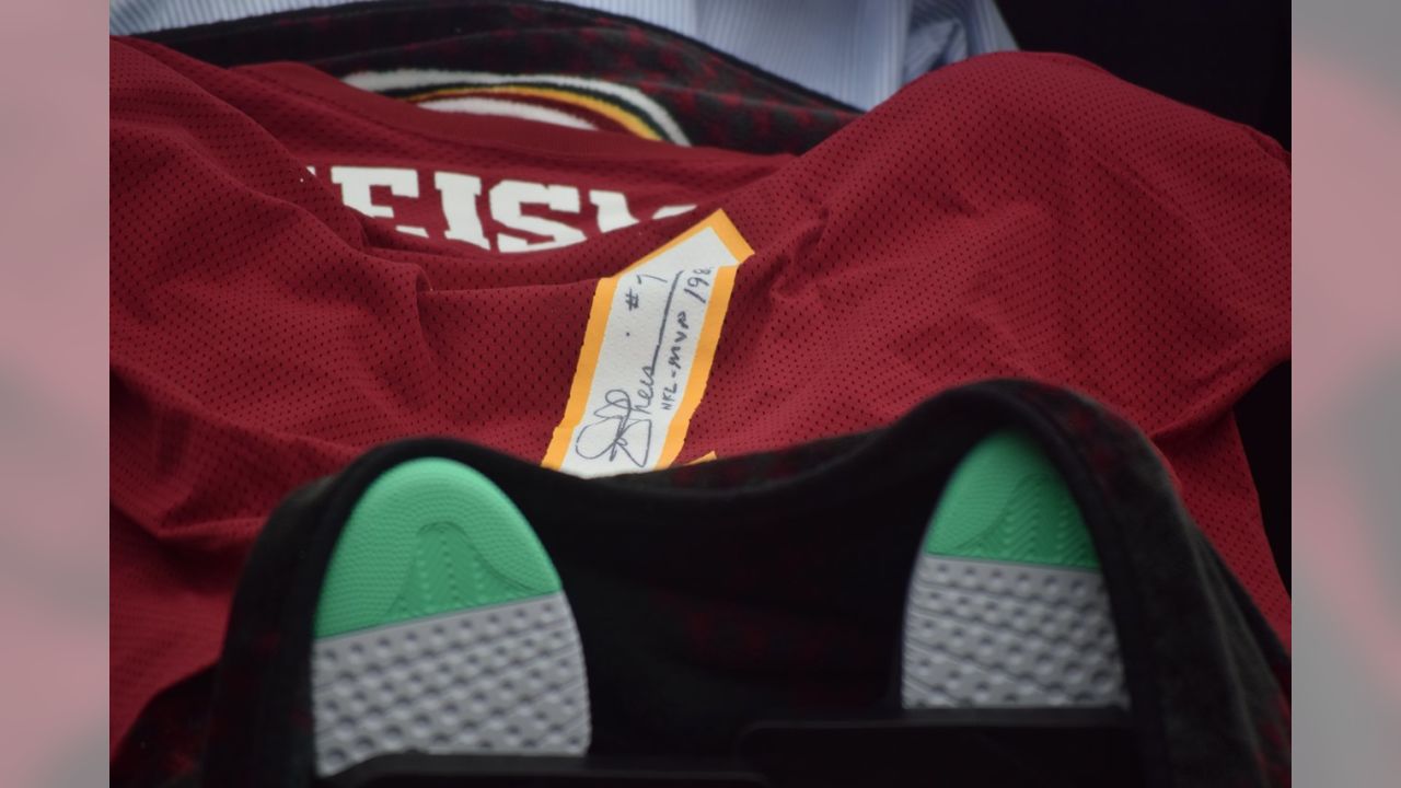 Redskins Give SPC (Ret.) Jay Briseno Jr., USAR A Signed Jersey