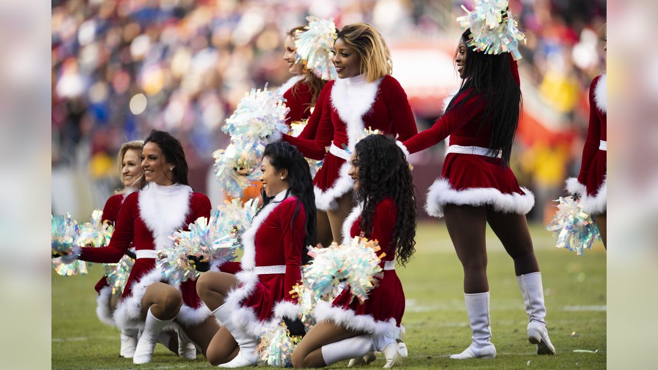 PHOTOS: Cheerleaders, Week 16 vs. Giants