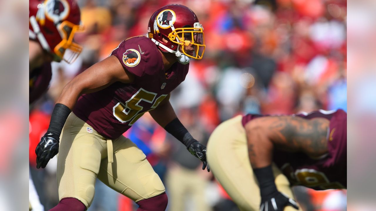 NOV 16, 2014 : Washington Redskins cornerback Bashaud Breeland (26) awaits  the snap during the matchup between the Tampa Bay Buccaneers and the  Washington Redskins at FedEx Field in Landover, MD Stock Photo - Alamy