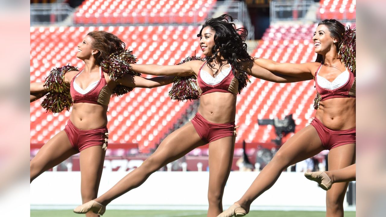 PHOTOS: Cheerleaders Warm Up For Steelers