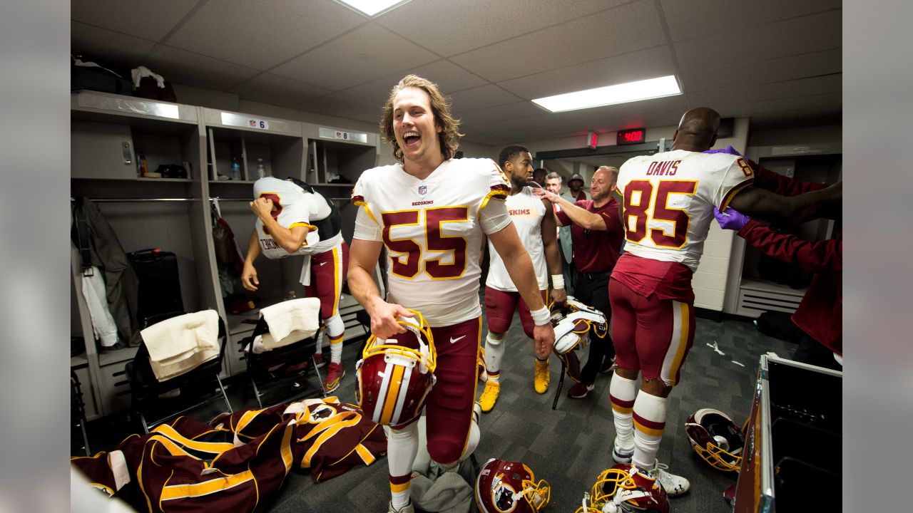 Redskins sneak by Jaguars in 16-13 win, keep playoff hopes alive