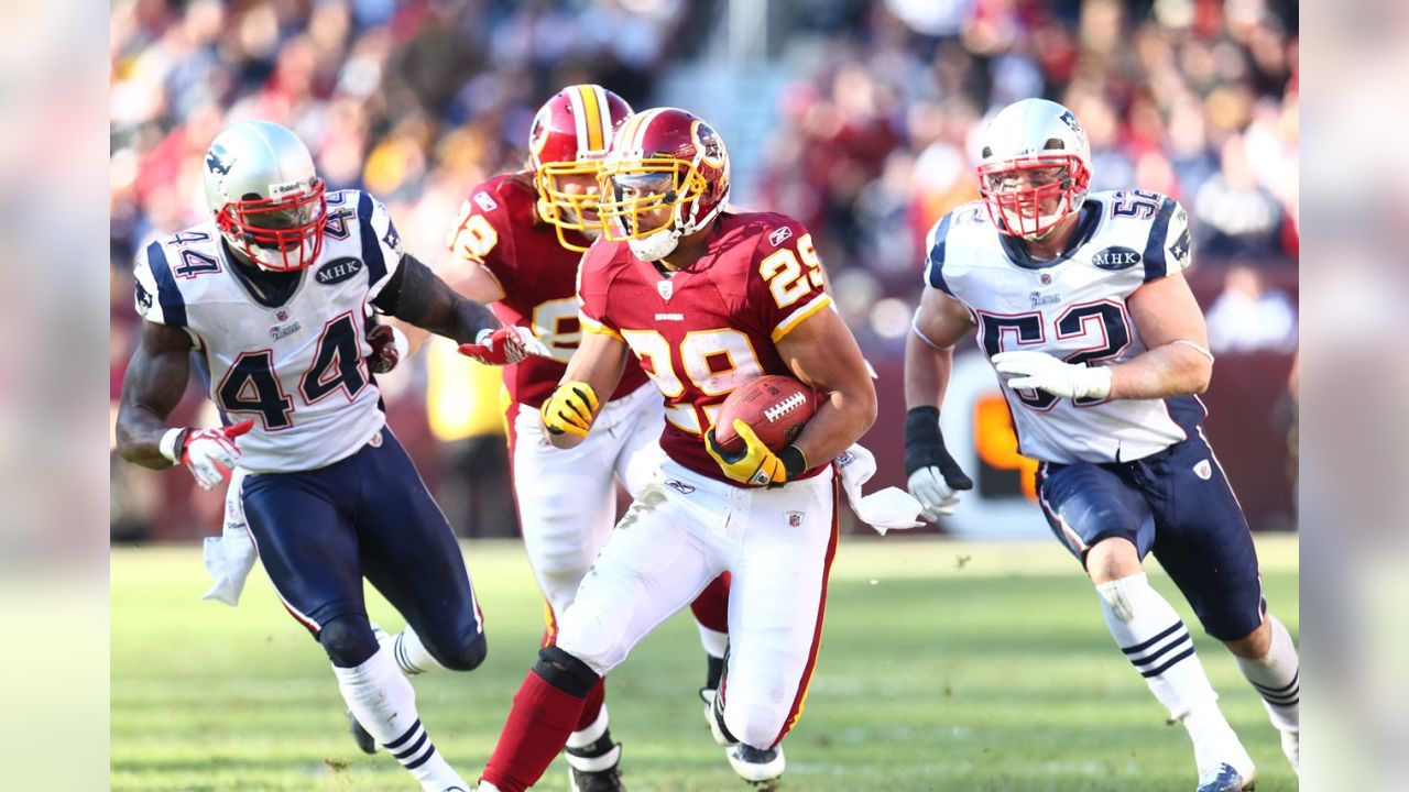 Washington Redskins Stephen Bowen celebrates with Barry Cofield