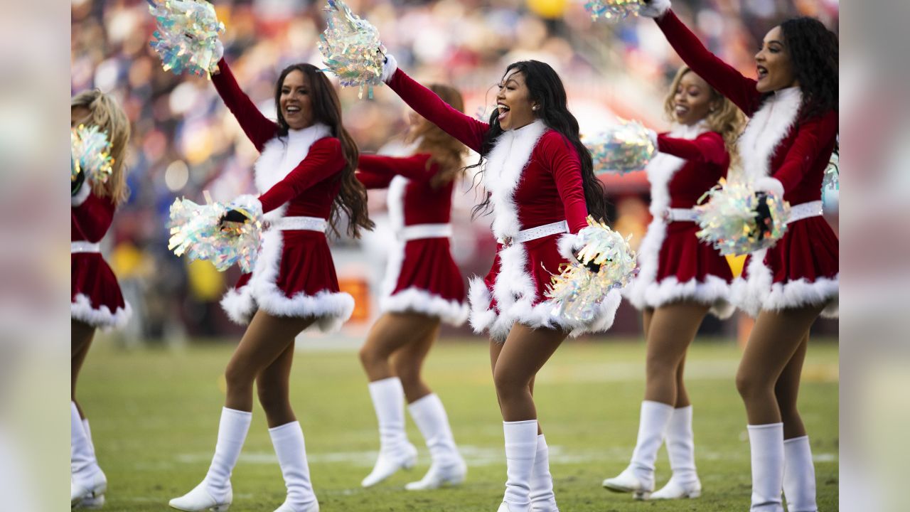 PHOTOS: Cheerleaders, Week 16 vs. Giants