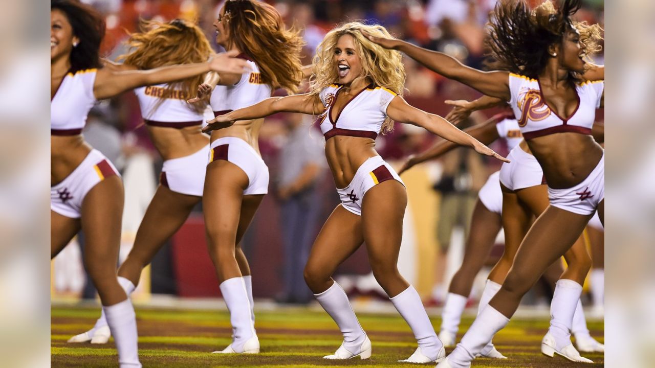 3,183 Washington Redskins Cheerleaders Stock Photos, High-Res Pictures, and  Images - Getty Images