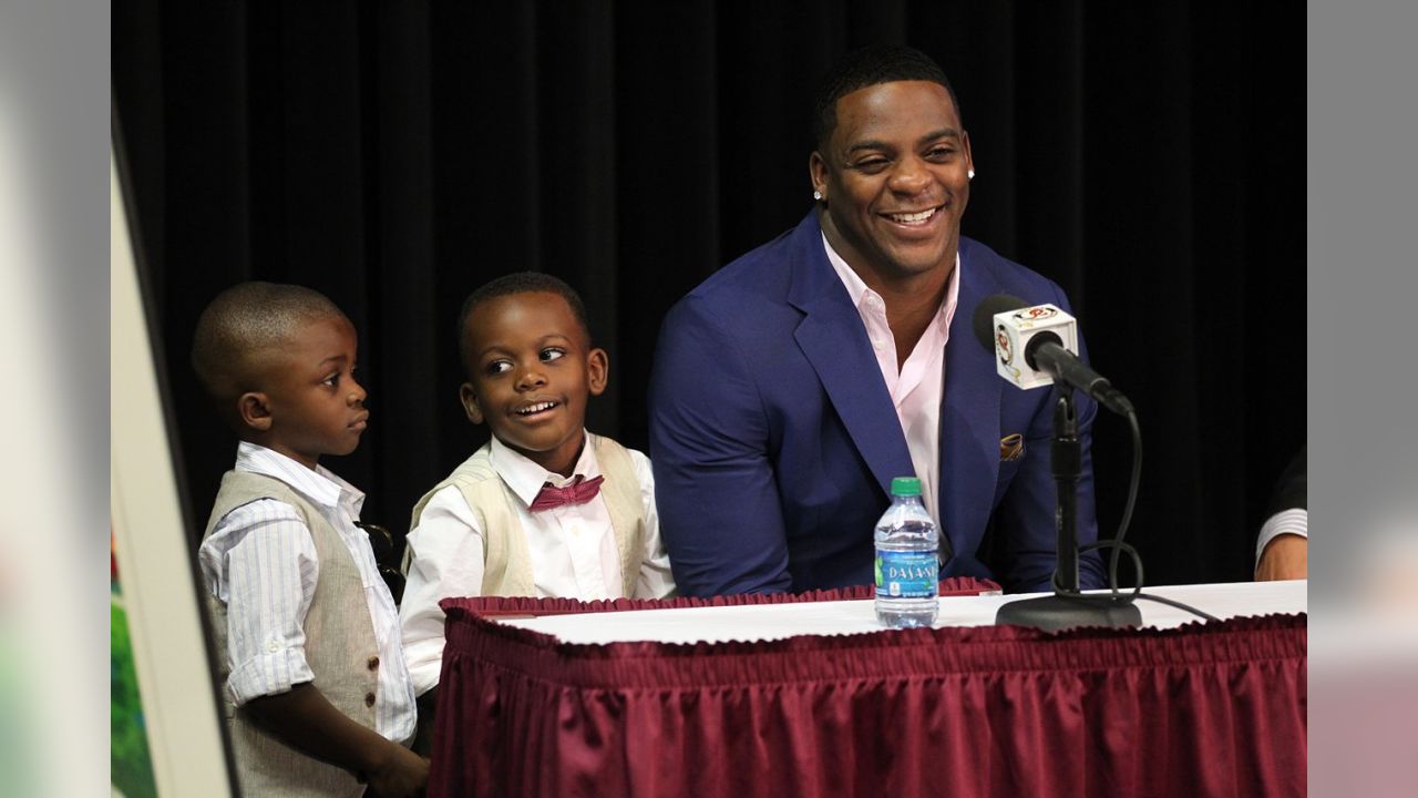 Washington Commanders - RB Clinton Portis to retire in a Redskins uniform.  He will announce his retirement Thursday at Redskins Park.   Check out a photo gallery of #26 here!   How