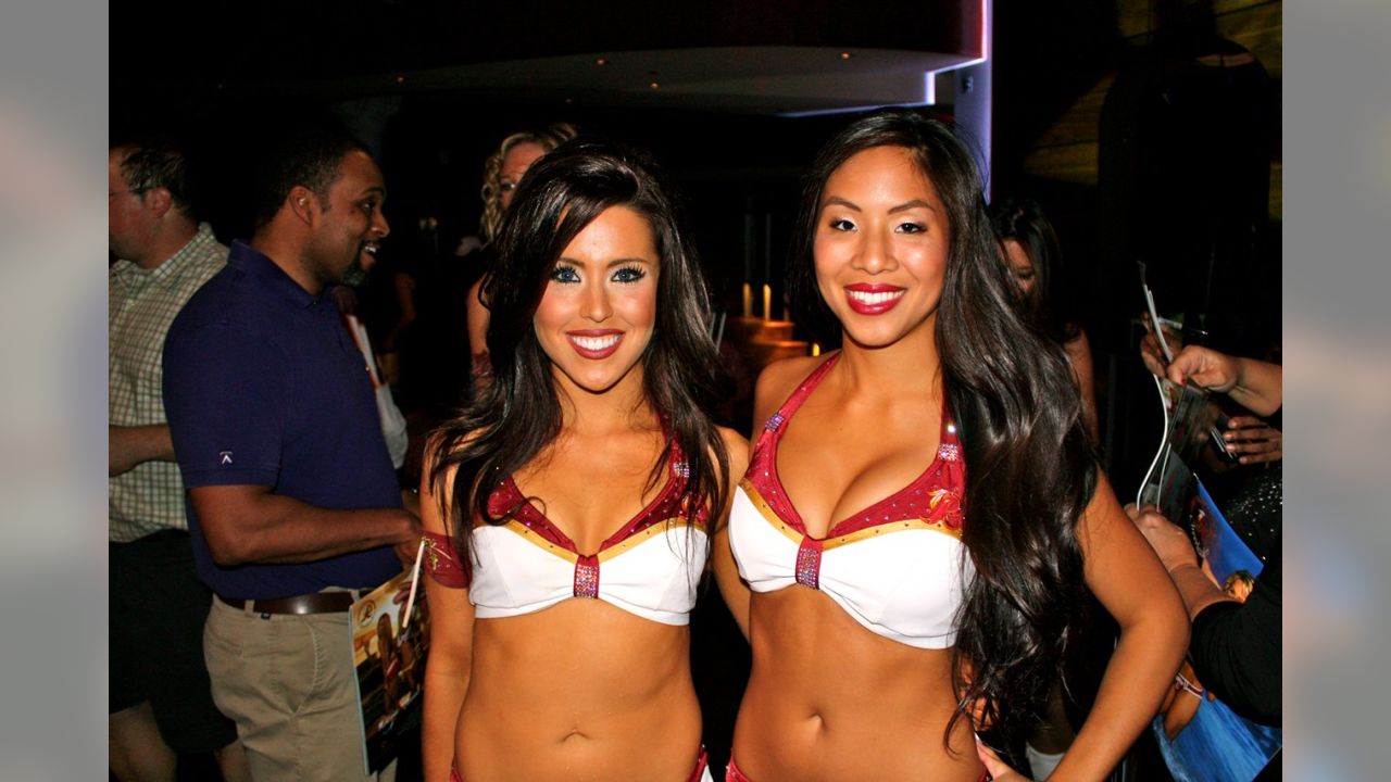 Redskins Cheerleaders Unveil 2013-14 Swimsuit Calendar – Ultimate  Cheerleaders