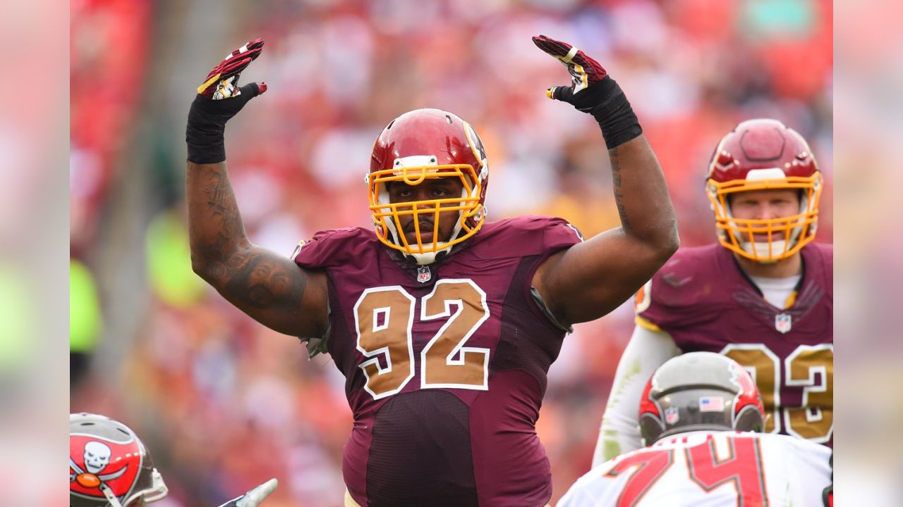 NOV 16, 2014 : Washington Redskins cornerback Bashaud Breeland (26) awaits  the snap during the matchup between the Tampa Bay Buccaneers and the  Washington Redskins at FedEx Field in Landover, MD Stock Photo - Alamy