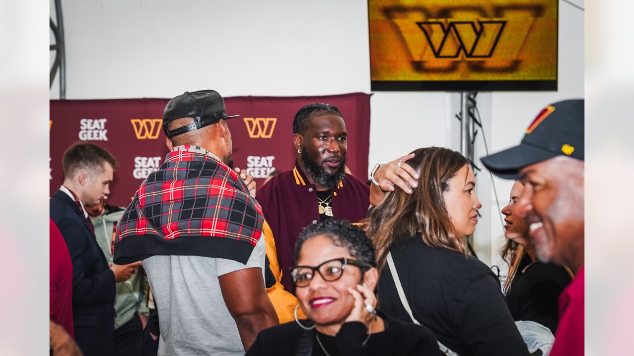 PHOTOS  Washington Legends mingle with fans during Alumni Homecoming