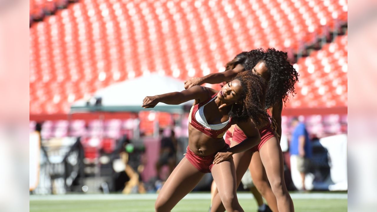 PHOTOS: Cheerleaders Warm Up For Steelers