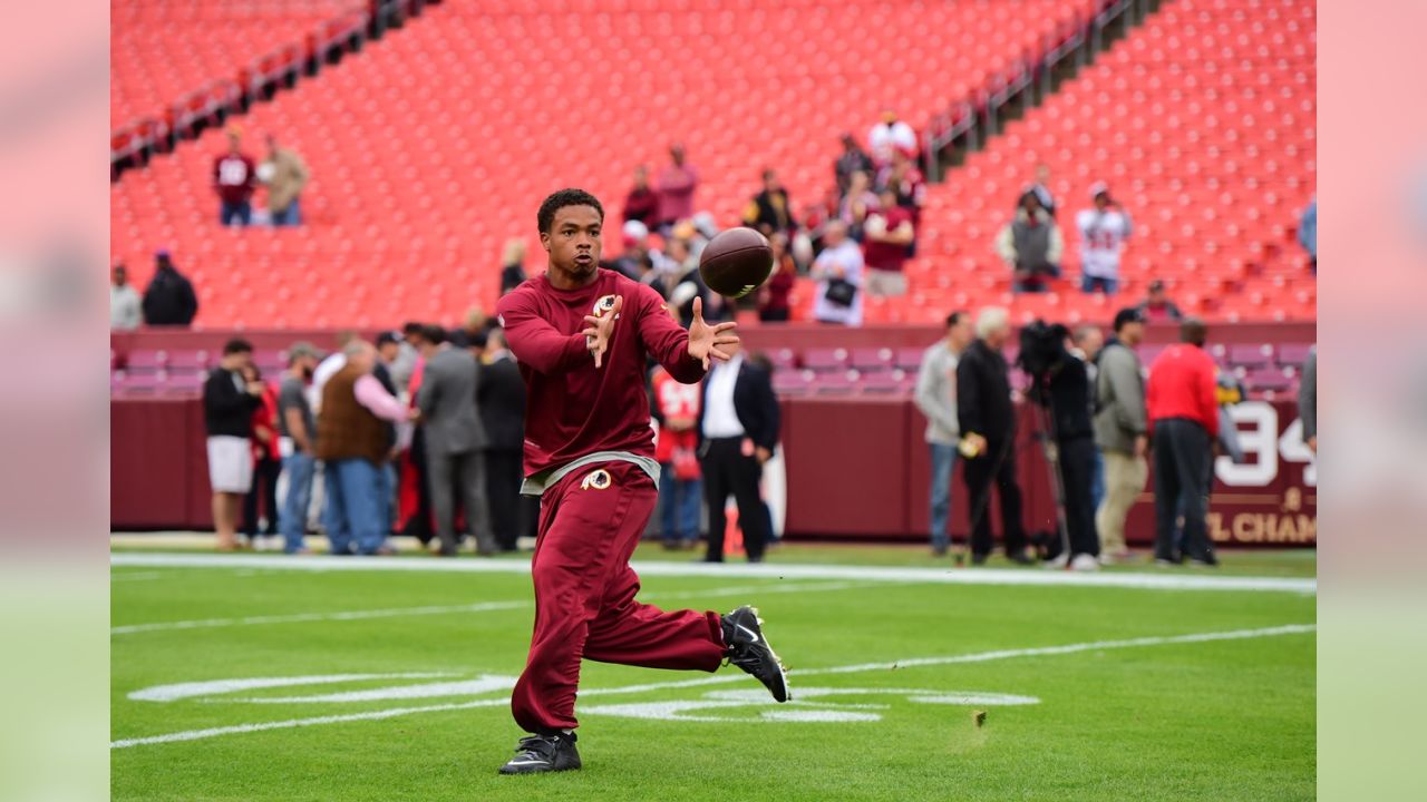 NOV 16, 2014 : Washington Redskins cornerback Bashaud Breeland (26) awaits  the snap during the matchup between the Tampa Bay Buccaneers and the  Washington Redskins at FedEx Field in Landover, MD Stock Photo - Alamy